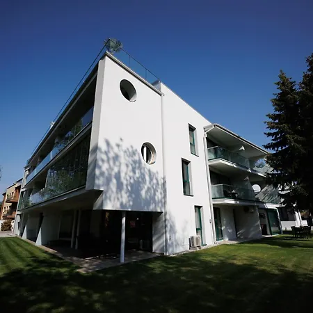 Bauhaus Penthouse Wellness * Siofok